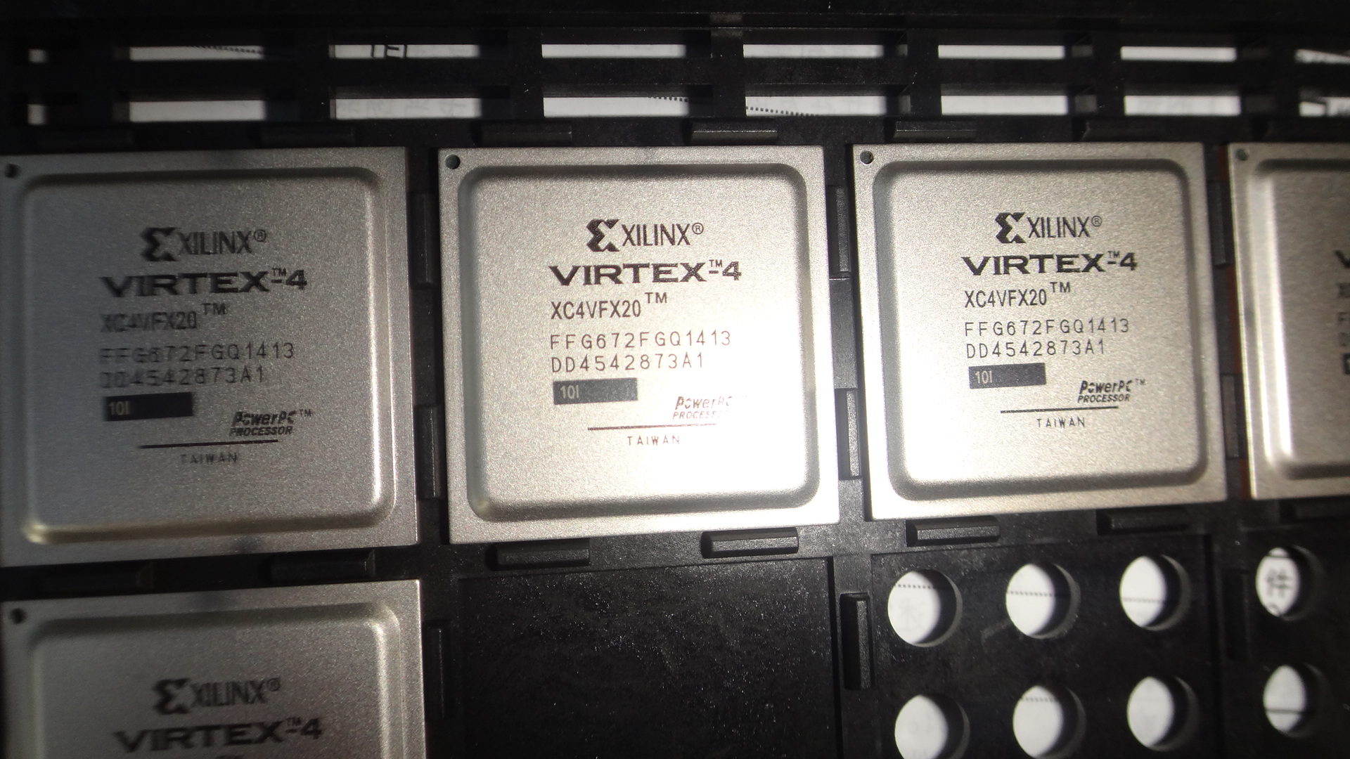 XC4VFX20-10FF672I