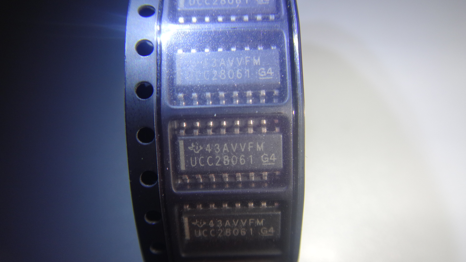 UCC28061DR