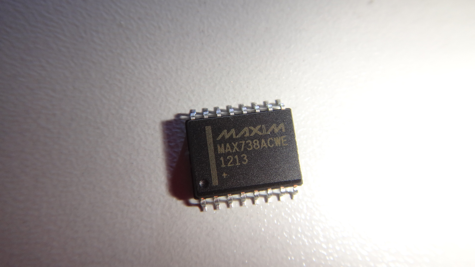 MAX738ACWE+
